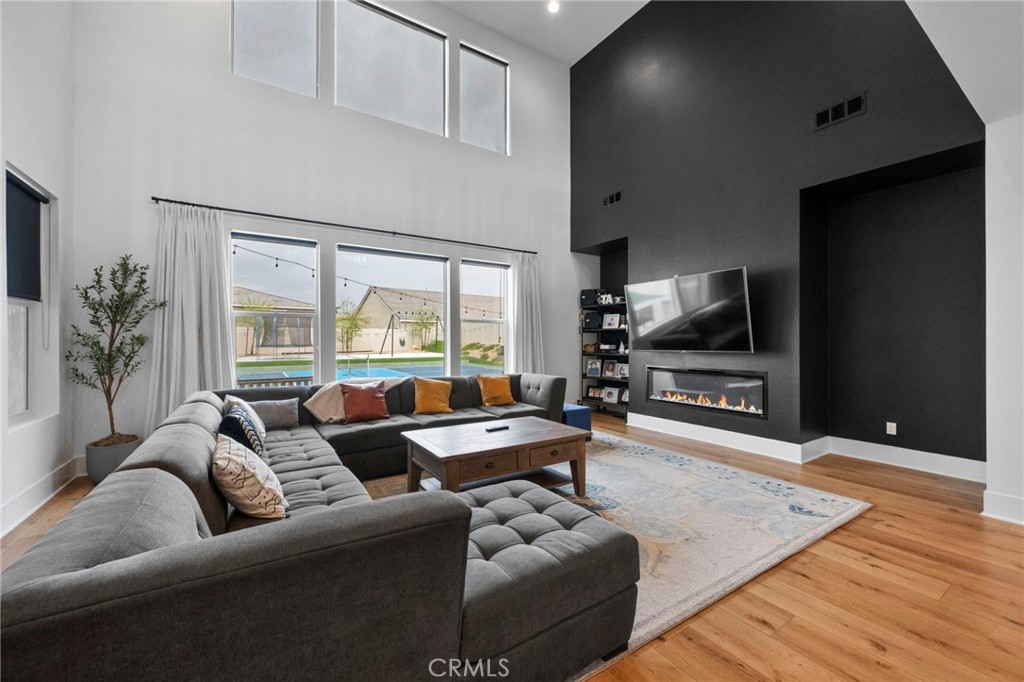 39725 Larkspur