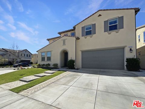 Photo of 28755 Moonlight Lane, Santa Clarita, CA 91350 (MLS # 25516223)