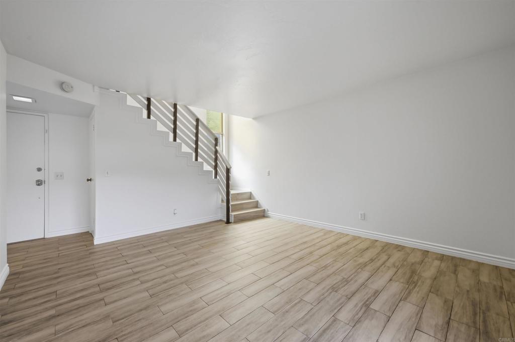 2121 E Grand Avenue S71
