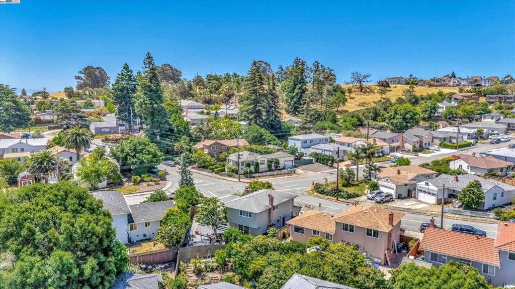 LAKE CHABOT - Residential