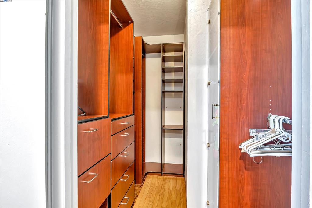 LAKE CHABOT - Residential