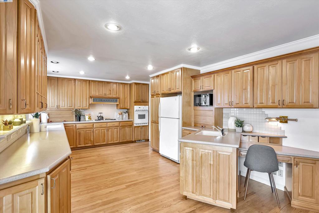 LAKE CHABOT - Residential