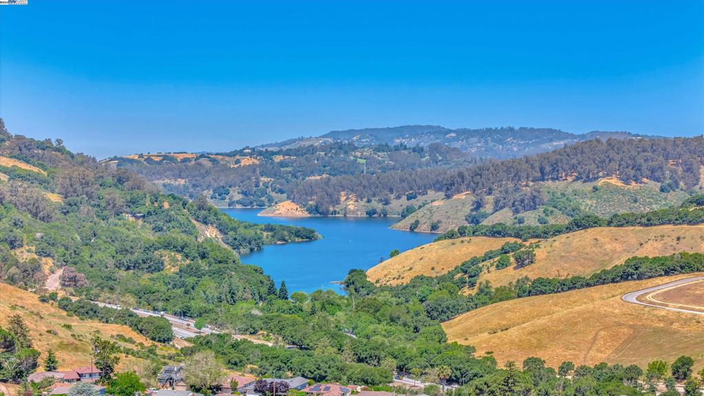 LAKE CHABOT - Residential