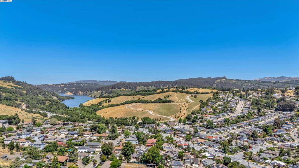 LAKE CHABOT - Residential