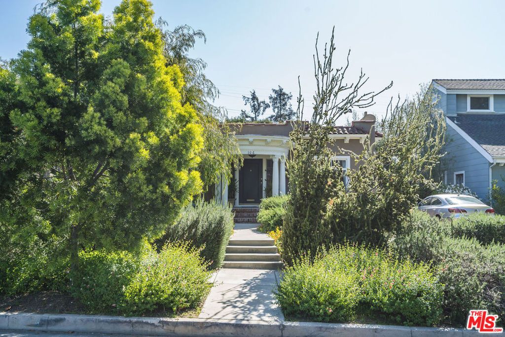 Photo of 106 N Ridgewood Place, Los Angeles, CA 90004 (MLS # 24380693)