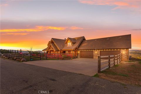 Photo of 43780 Paseo Espinazo, Murrieta, CA 92562 (MLS # SW26107151)