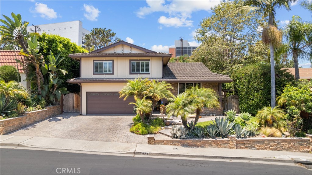 Welcome to 921 N Hillside Dr.
Step into this beautifully updated 4-bedroom, 3-bathroom home located in the prestigious Bixby Hill gated community with 24/7 security. Designed for both everyday comfort and effortless entertaining, it features an open-concept layout, a modern chef’s kitchen, and a warm, welcoming atmosphere throughout.
The backyard is a private retreat, offering a sparkling pool, spa, built-in BBQ, and custom pizza oven—perfect for relaxing or hosting friends and family. With its prime location, high-end features, and peaceful setting, 921 N Hillside Dr is the ideal blend of luxury and livability.