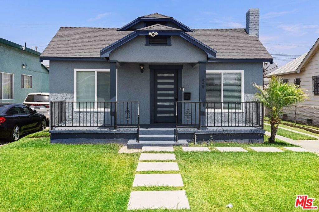 1929 W 65th Place