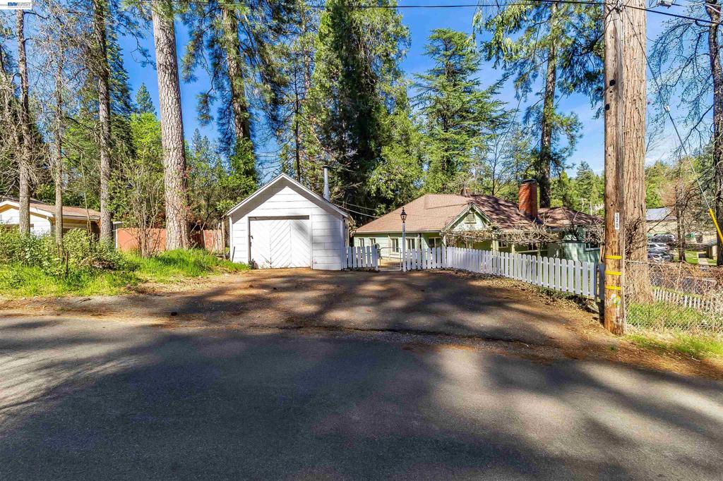 11896 Nancy Ln