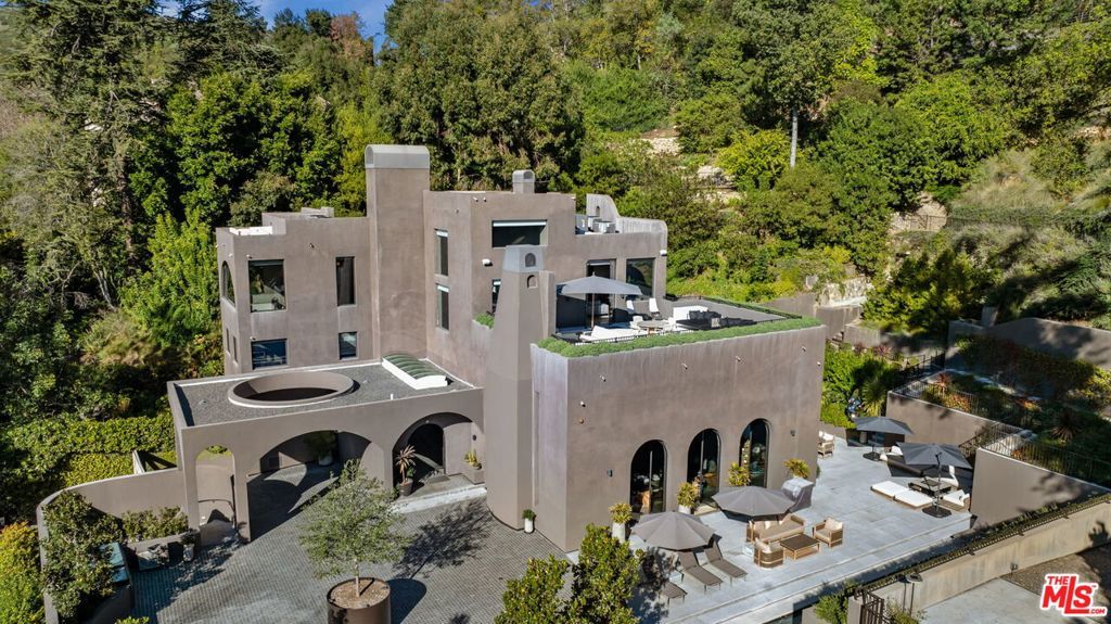 Photo of 11968 Brentridge Drive, Los Angeles, CA 90049 (MLS # 26632743)