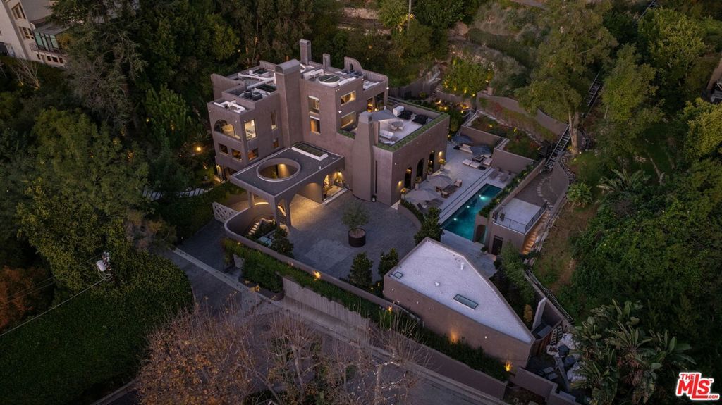 Photo of 11968 Brentridge Drive, Los Angeles, CA 90049 (MLS # 26632743)