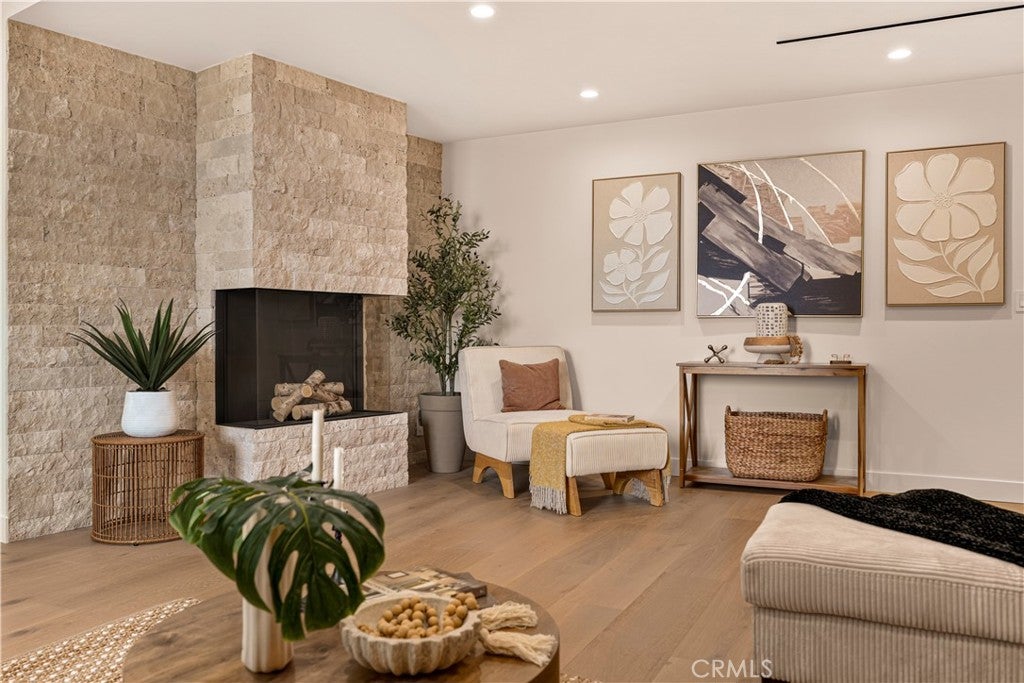 100 S Doheny Drive 1105