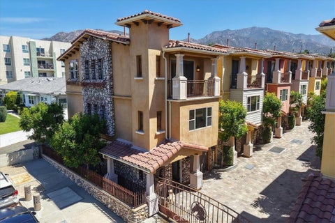 Photo of 10121 W Amber Court, Tujunga, CA 91042 (MLS # SW26172511)