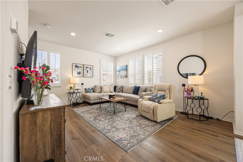 468 Carina Glen