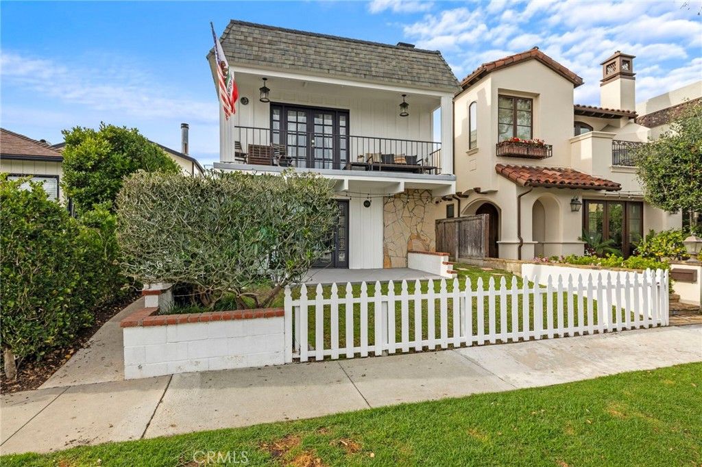 Photo of 603 Begonia Ave, Corona Del Mar, CA 92625 (MLS # LG26033589)