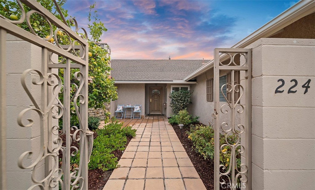 224 W Crystal View Avenue