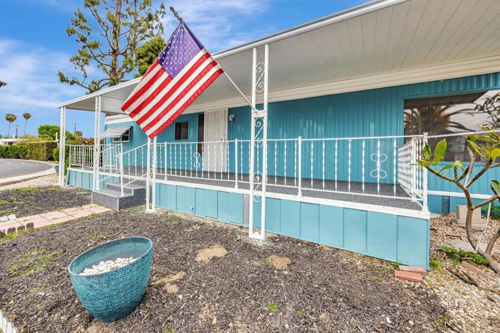 2755 Arrow Highway