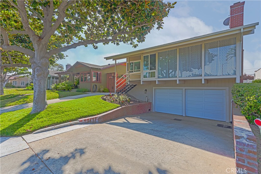 1514 Engracia Avenue