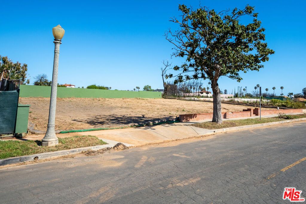 Photo of 746 Alma Real Drive, Pacific Palisades, CA 90272 (MLS # 26711903)