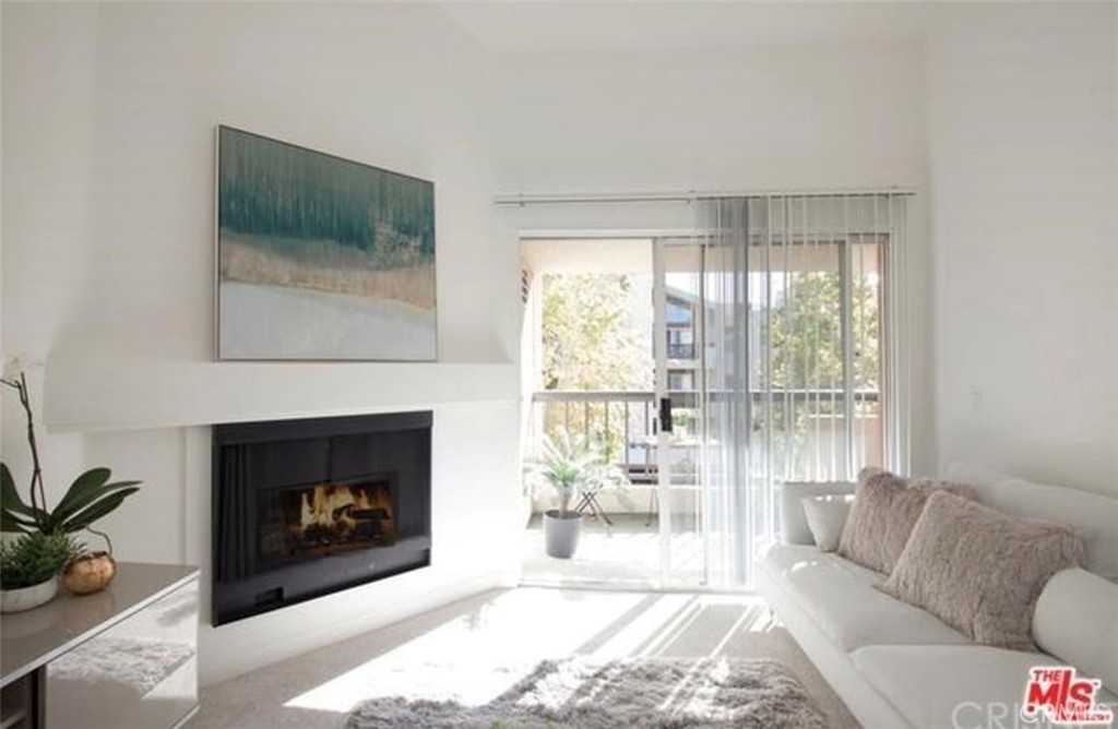 Welcome to The Met! Experience resort-style living in this beautifully maintained guard-gated community. This 1-bedroom, 1-bathroom unit includes two parking spaces and features a private balcony, generous closet space, and a spacious kitchen with a refrigerator included.
Enjoy outstanding community amenities—six tennis courts, four pools, relaxing jacuzzis, an indoor sauna, a 24-hour fitness center, plus indoor basketball and racquetball courts. Conveniently located with easy freeway access and just minutes from Ventura Blvd, Westfield Topanga, and The Village, with exciting new developments nearby.
Available for immediate move-in — short-term lease only (up to 6 months).
Please note: Some photos are from a previous staging. The property is currently vacant and unfurnished.