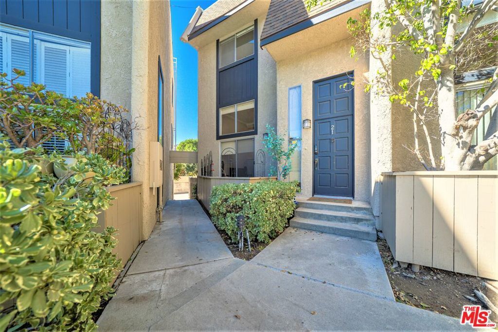 Photo of 2710 Piedmont Avenue #21, Montrose, CA 91020 (MLS # 25607913)