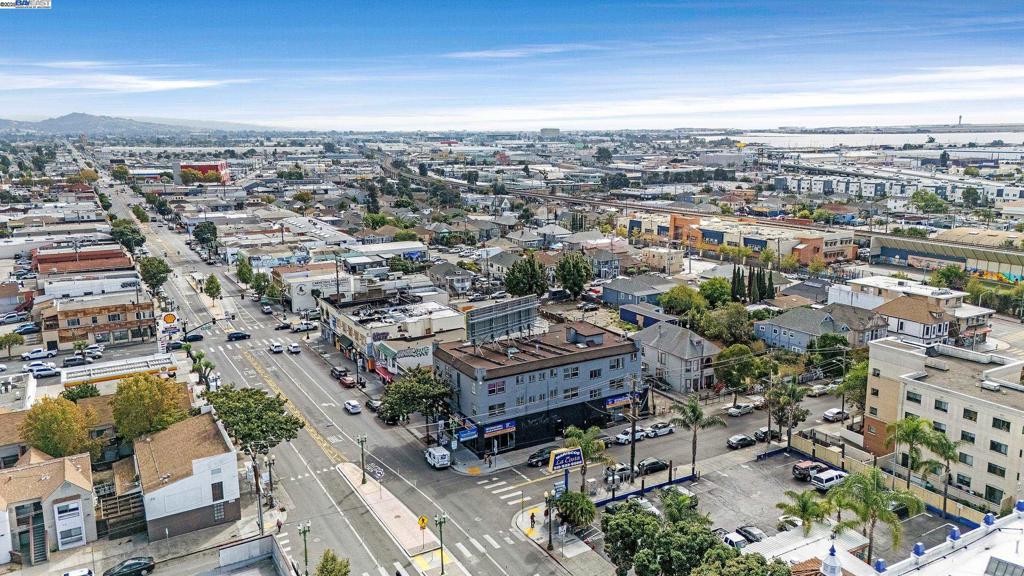 FRUITVALE - Residential Income