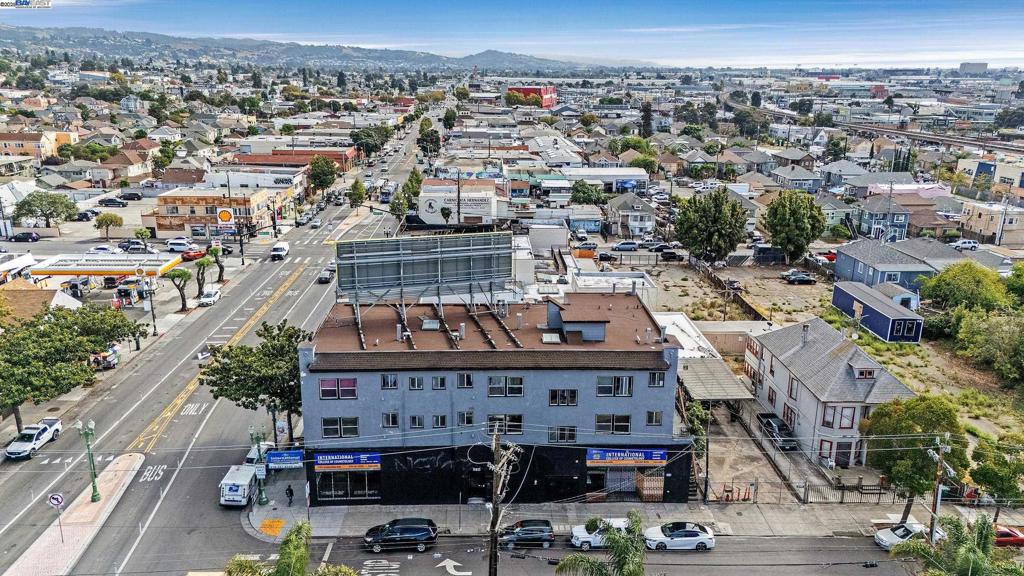 FRUITVALE - Residential Income