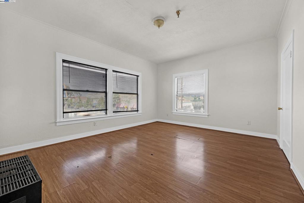FRUITVALE - Residential Income