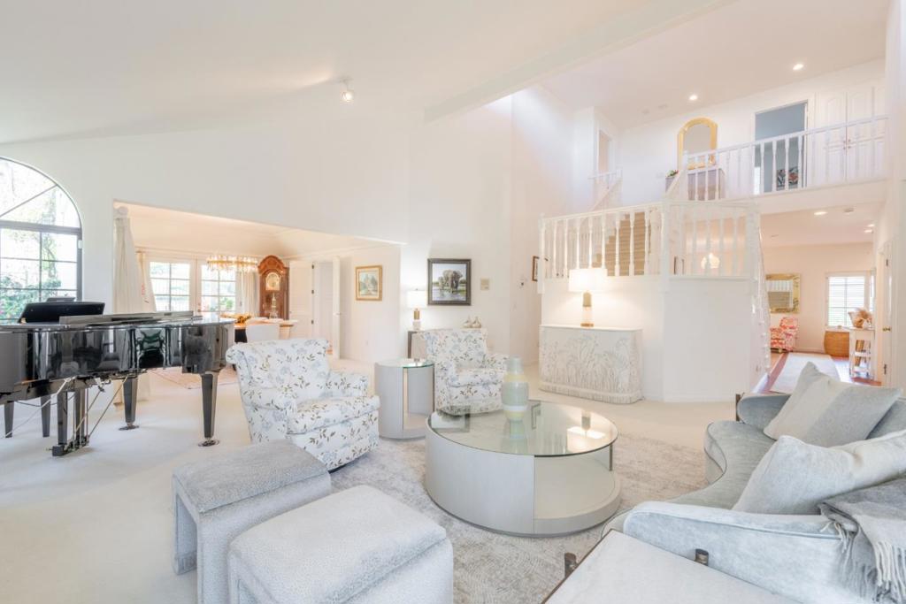 1043 Broncho Road