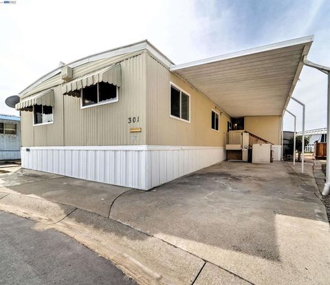 Photo of 301 Maui Circle Cir, Union City, CA 94587 (MLS # 41128284)
