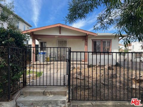 Photo of 1733 S Longwood Avenue, Los Angeles, CA 90019 (MLS # 24458347)