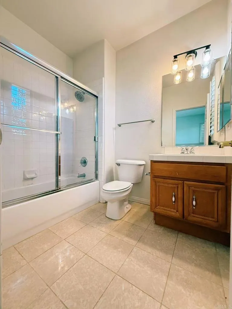 San Marcos, California 92078, United States, 5 Bedrooms Bedrooms, ,5 BathroomsBathrooms,Residential,Active,211489