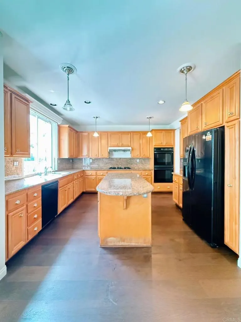 San Marcos, California 92078, United States, 5 Bedrooms Bedrooms, ,5 BathroomsBathrooms,Residential,Active,211489