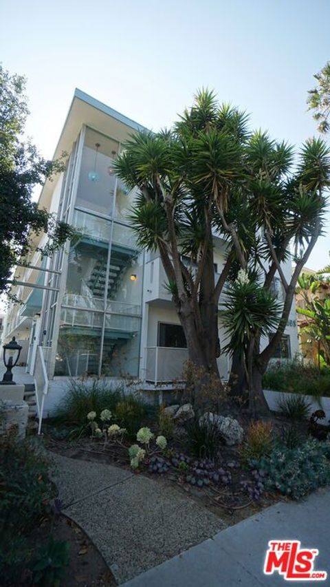 Photo of 844 6Th Street #1, Santa Monica, CA 90403 (MLS # 25612011)