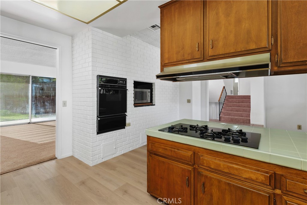 1194 Lyndhurst Drive NW