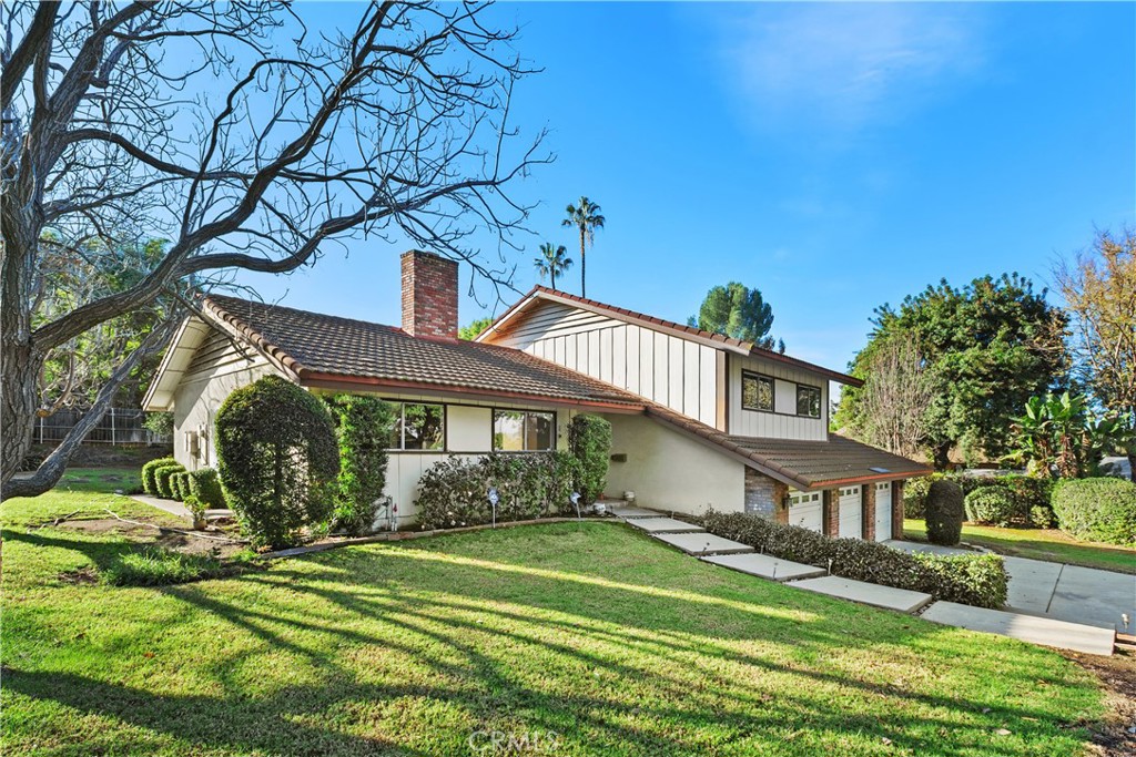 1194 Lyndhurst Drive NW