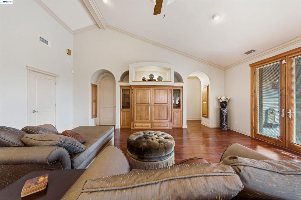 2490 Crescent Moon Ct