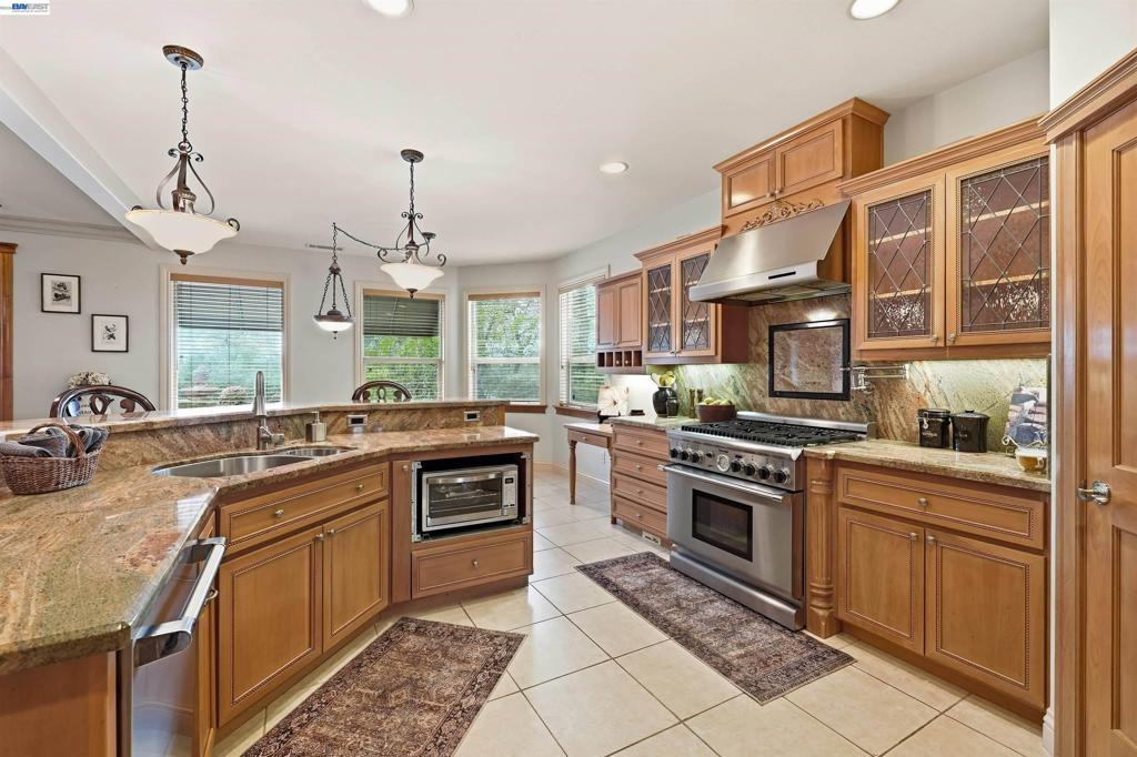 2490 Crescent Moon Ct