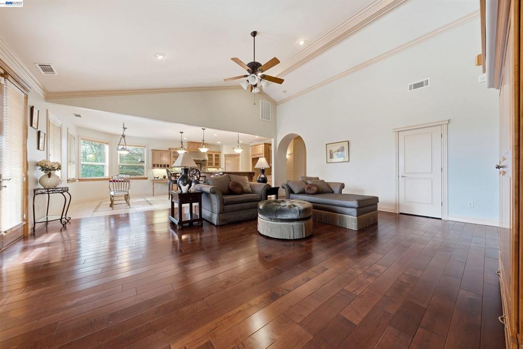 2490 Crescent Moon Ct