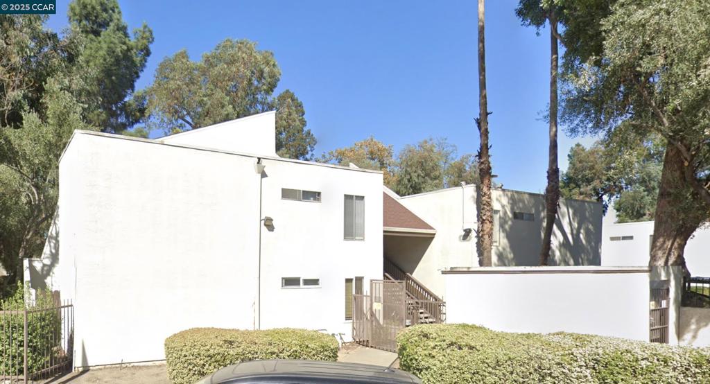 *** Seller carry is possible*** Very pretty 1 bedroom condo in a very convenient location with easy highway access, walk to Bart, Grocery outlet, Las Montanas Supermarket, Ranch 99, many restaurants, fast foods, bakery, movie theater, and more. Ready for immediate move-in.