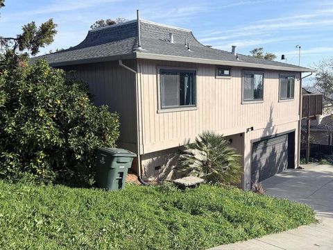 Photo of 10150 Hillcrest Road, Cupertino, CA 95014 (MLS # ML82039767)