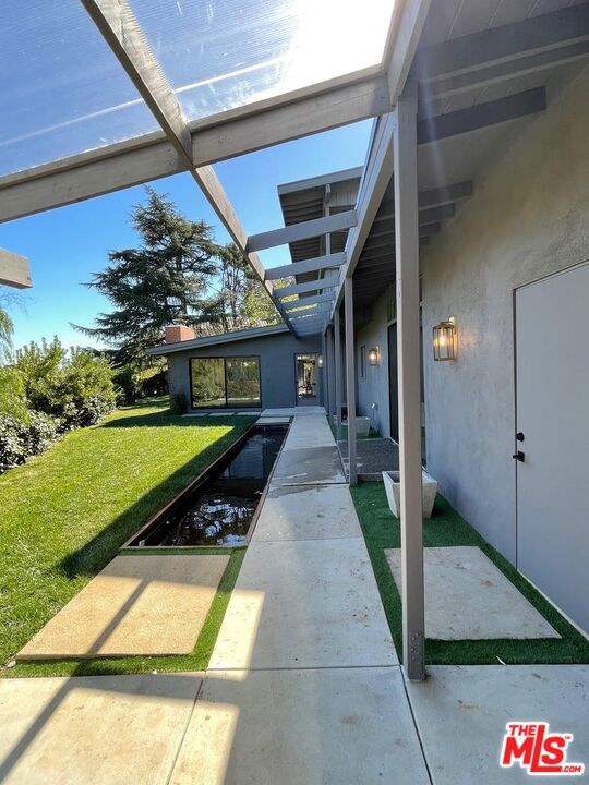 15434 Mulholland Drive