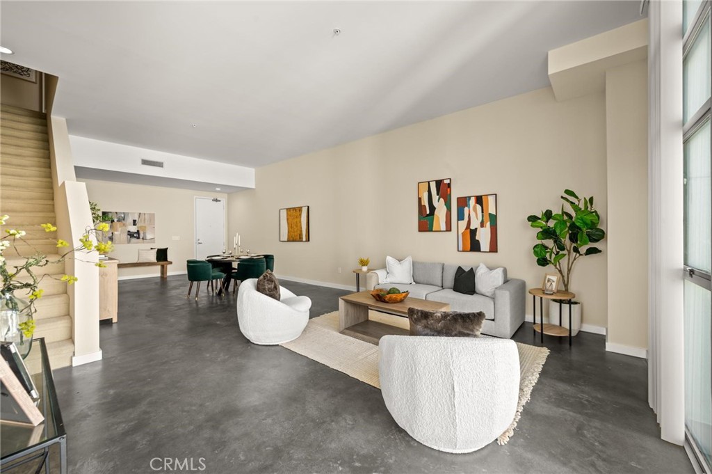 238 S Arroyo Parkway 401