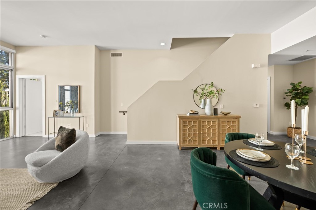 238 S Arroyo Parkway 401