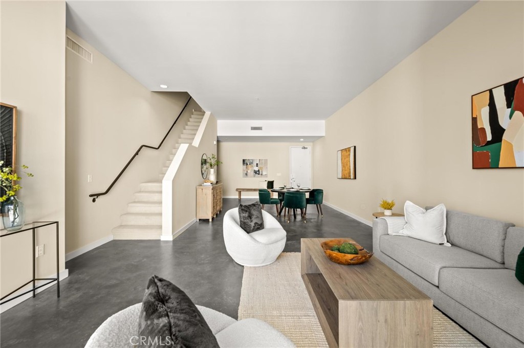 238 S Arroyo Parkway 401