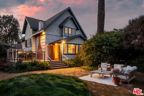 Photo of 587 Grand Boulevard, Venice, CA 90291 (MLS # 25606911) Photo of 587 Grand Boulevard, Venice, CA 90291 (MLS # 25606911)