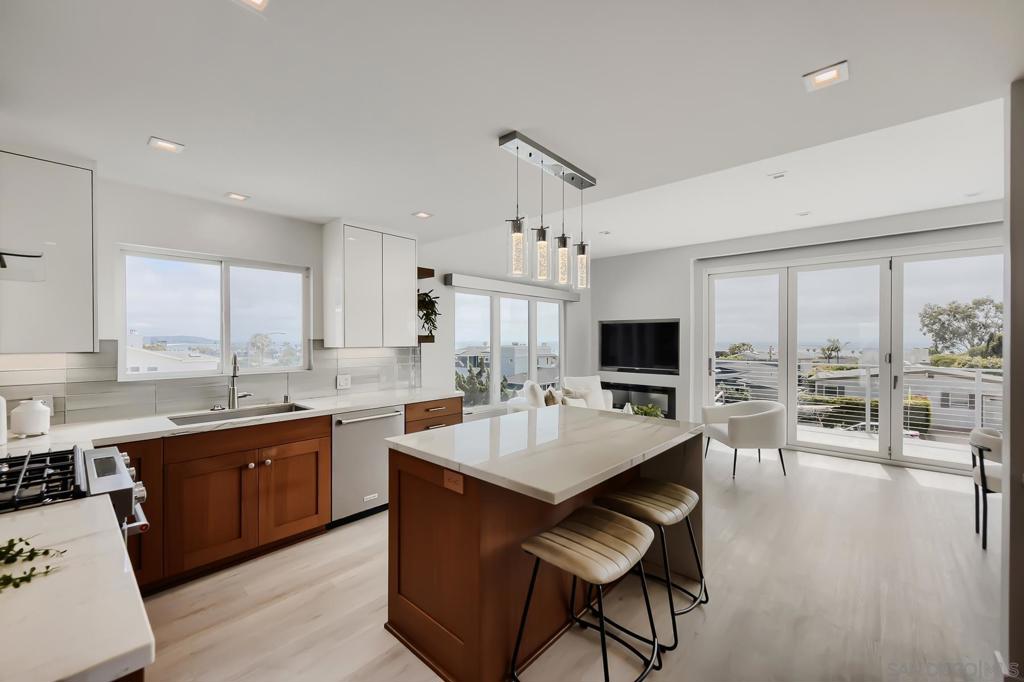 5379 La Jolla Mesa