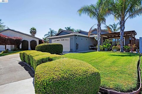 Photo of 534 Buena Vida Ct CT, Stockton, CA 95206 (MLS # 41139676)
