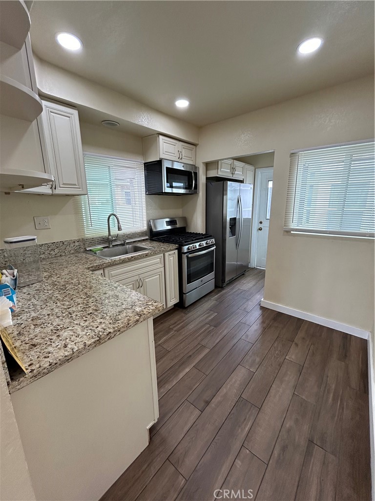 2033 W Burnett Street