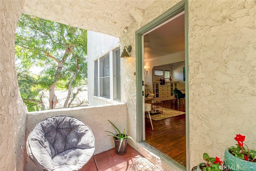 2400 2402 Merton Avenue